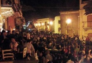 Folla al Borgo di Milazzo