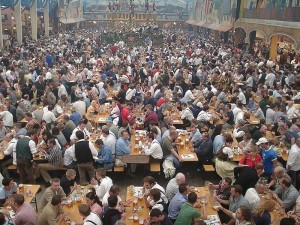 oktoberfest-monaco-di-baviera-uno-dei-capannoni