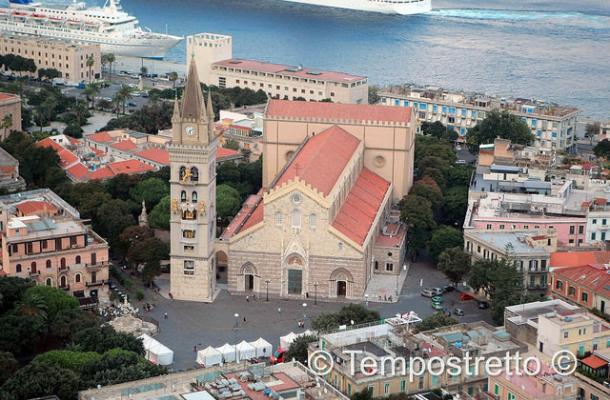 Messina Nuovo Look Per Lisola Pedonale Duomo In Arrivo Panchine