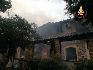 Incendio distrugge agriturismo a Guardavalle