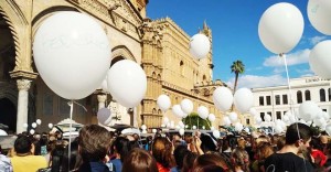 palloncini-bianchi-cattedrale-palermo-funerali-06-nov-2018