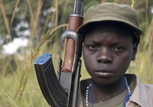 bambino-soldato-in-africa-2014
