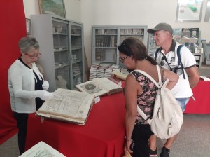 naro-biblioteca-feliciana-turisti-scoprono-la-bibbia-poliglotta