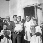 8-ges_-bambino-visita-le-case-di-badolato-1958-famiglia-badolato-a-ponzo